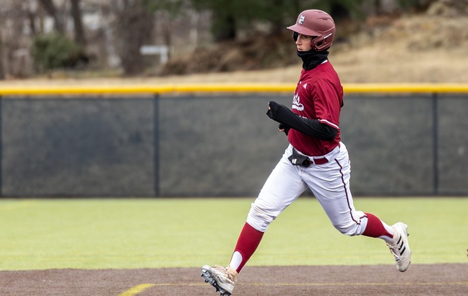 Baseball Sweeps Thomas to Close Florida Trip, Tosses No-Hitter in Game Two