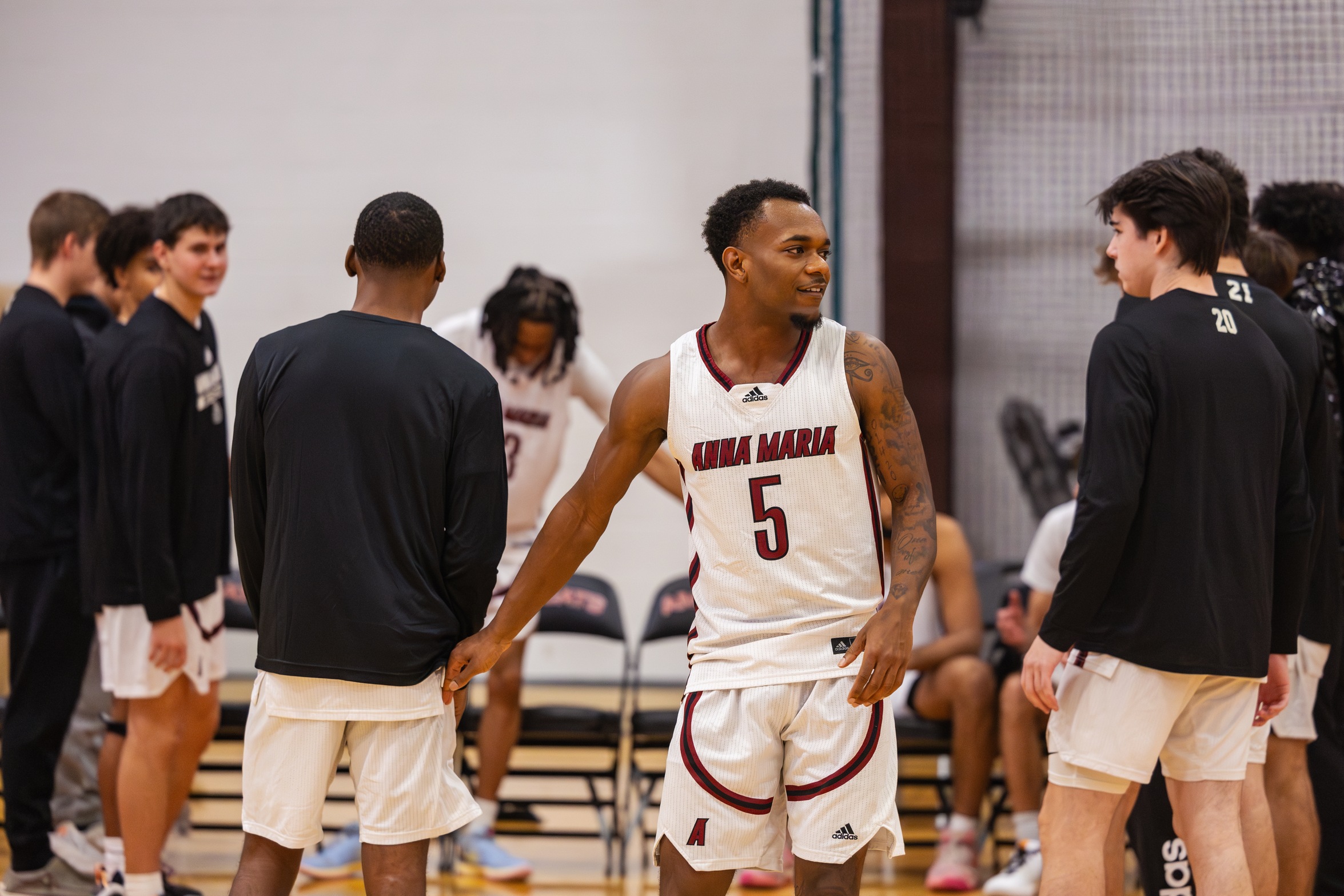 Anna Maria Tops Gordon 84-72 On The Road