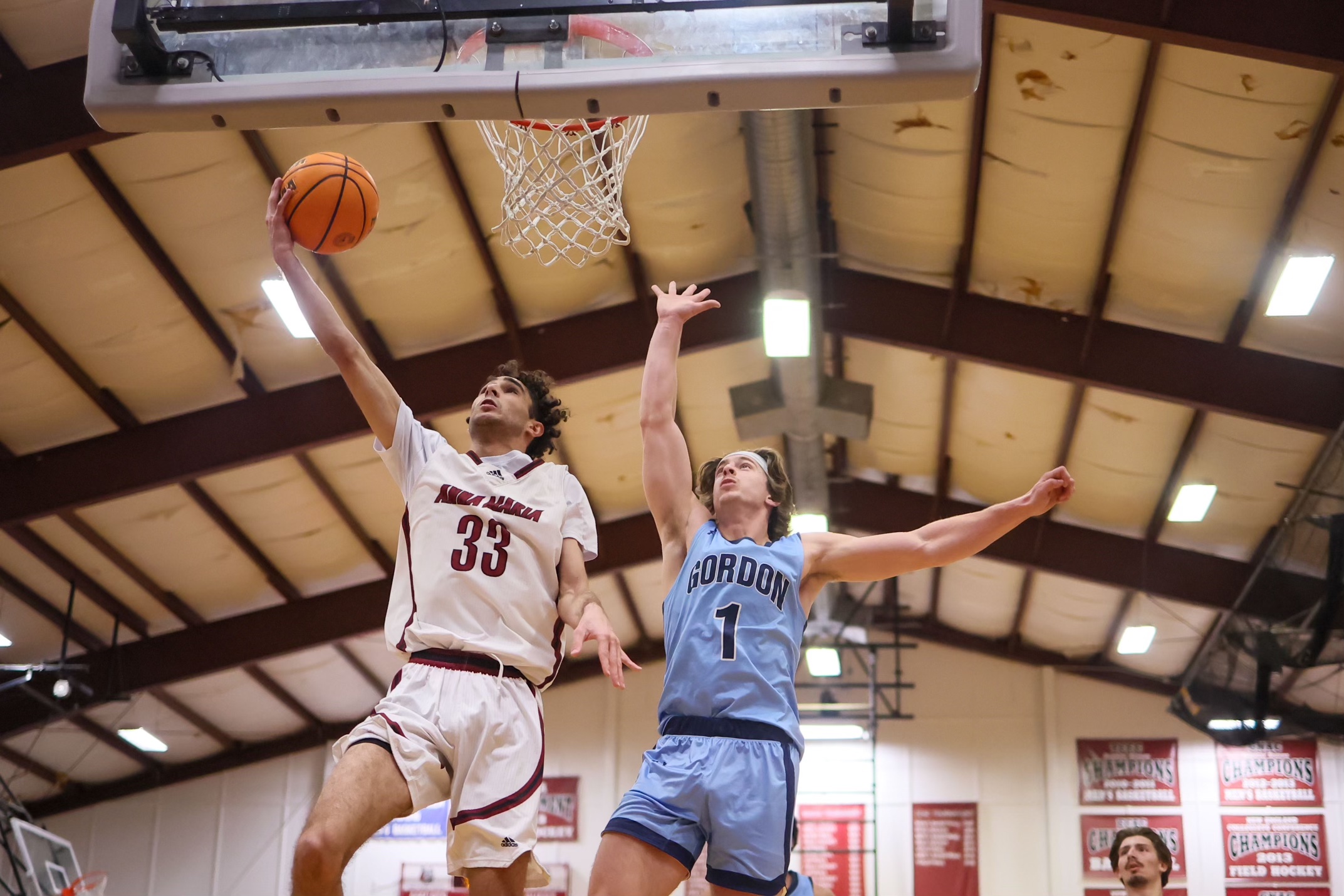 Men's Basketball Can't Hold On In Loss To Scots
