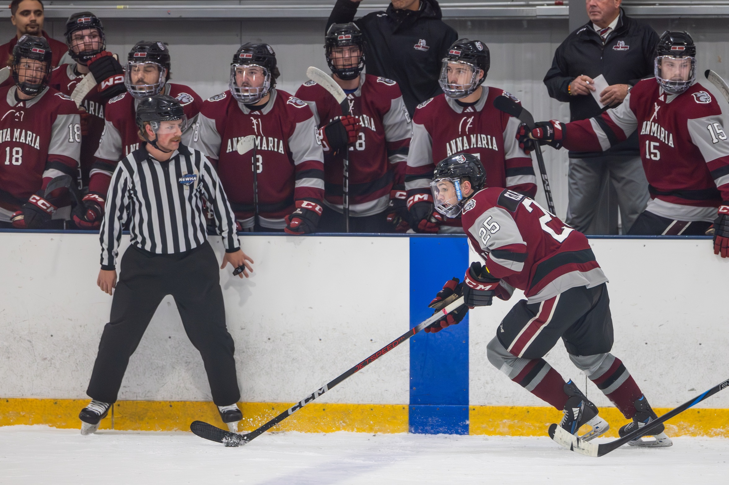 MENS HOCKEY BLANKS RAIDERS IN CONFERENCE PLAY 5 TO 1