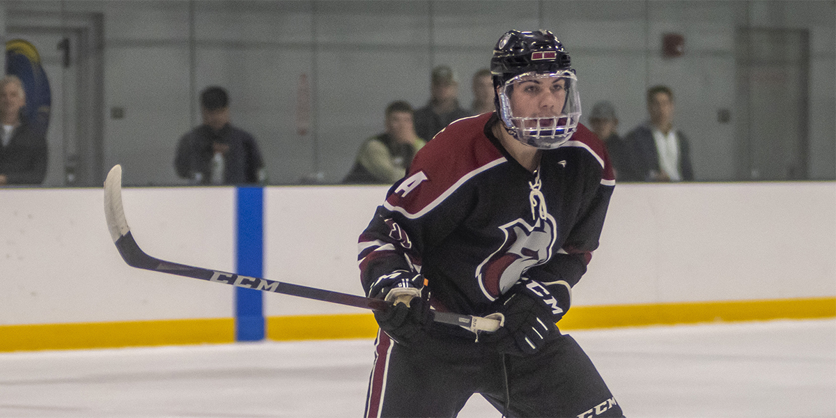 Men's Ice Hockey Skates Past JWU