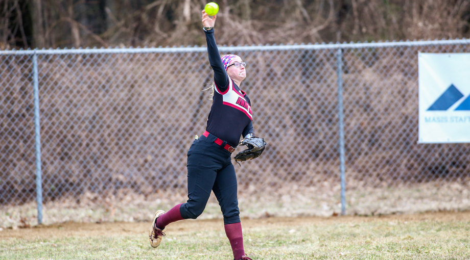 Softball Sweeps Hornets