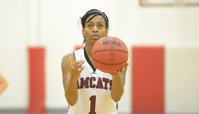 Women's Basketball Rallies for 43-42 win against Regis
