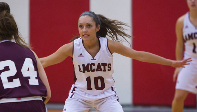 Women's Basketball Edges Clark, 69-68