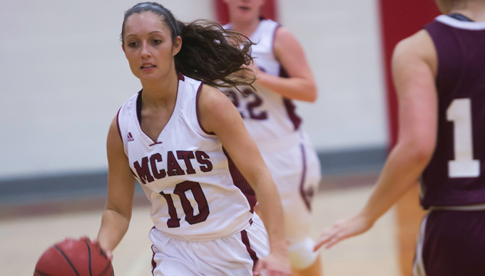 Women's Basketball Swims Past Sharks, 51-35