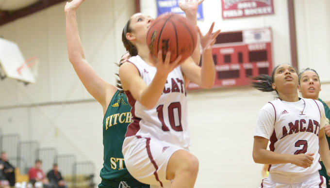 Women's Basketball Topped by Middlebury, 68-43