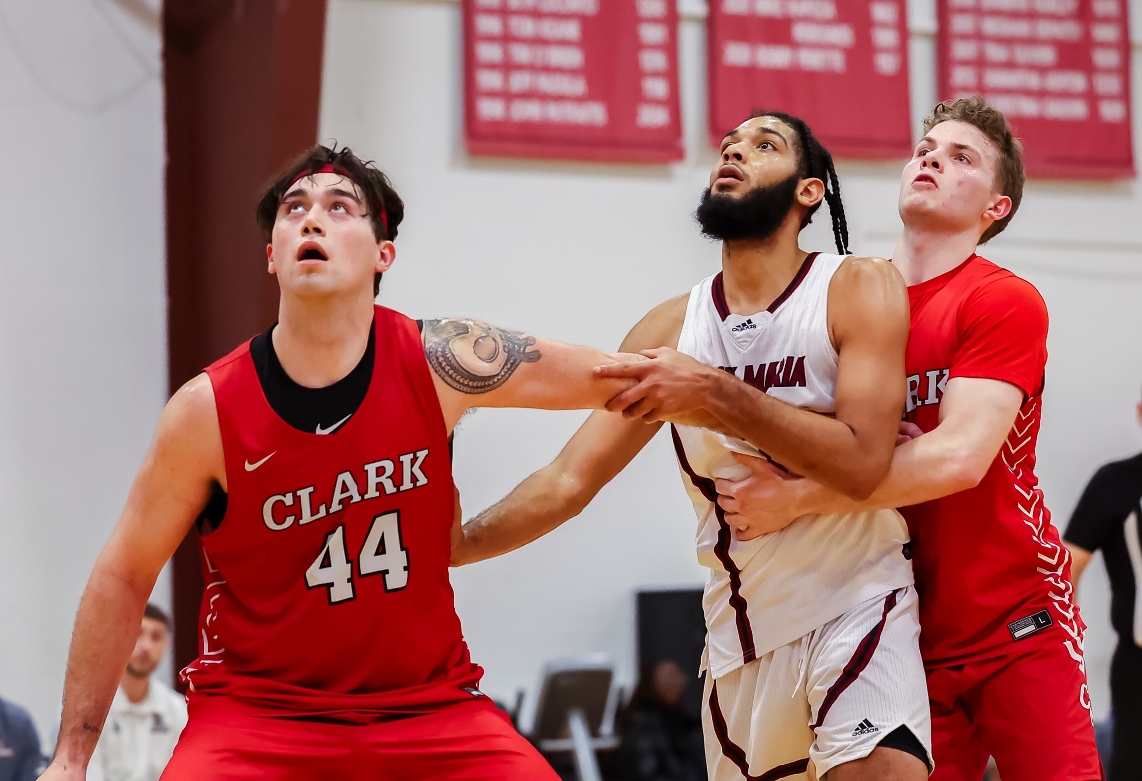 Pilgrims Sneak Past Men's Basketball 70-62