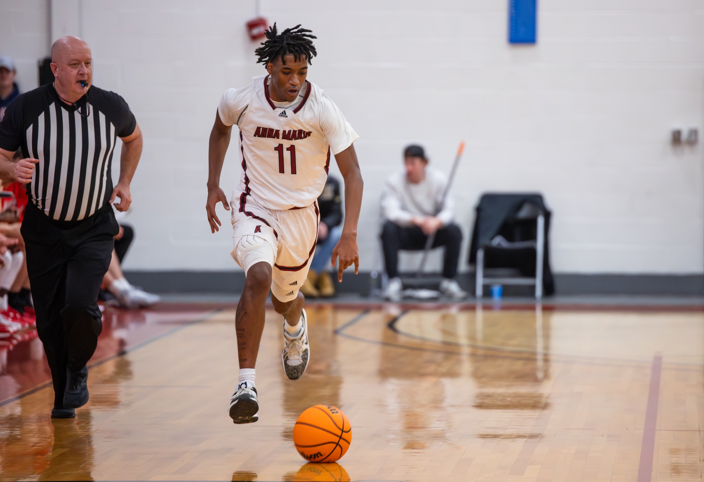 Men&rsquo;s Basketball Can&rsquo;t Hang On Against Raiders