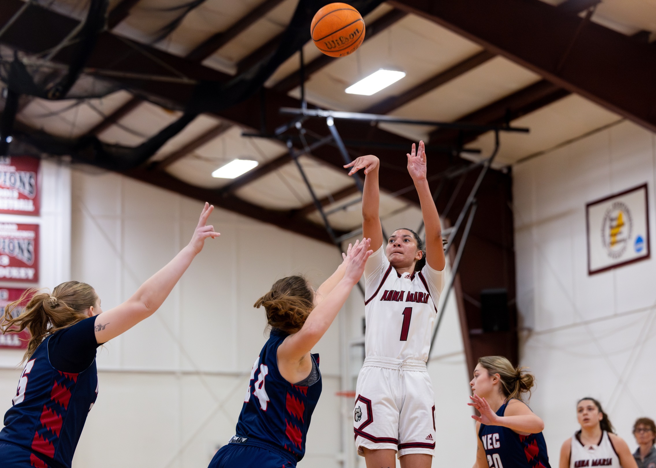 Women's Basketball Narrowly Defeats Cadets On The Road