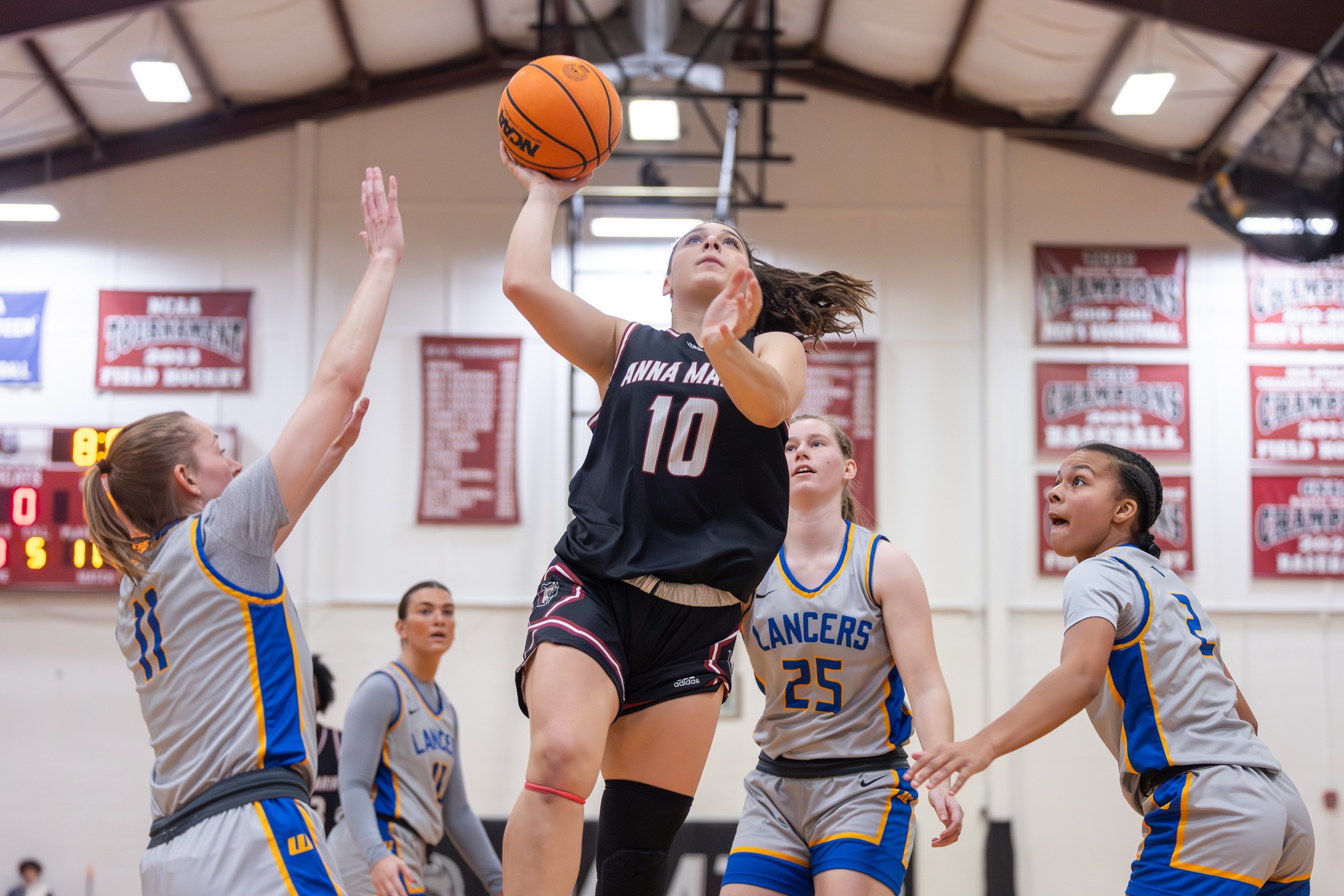 Women's Basketball Handles Falcons At Home