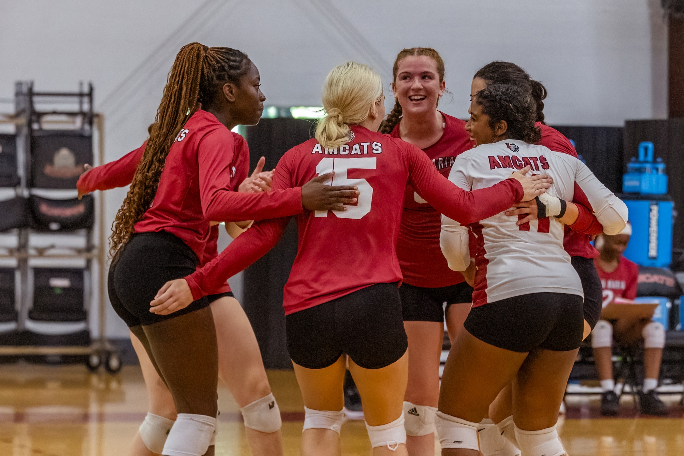 Volleyball beats the Lynx in 3 straight sets to win their match