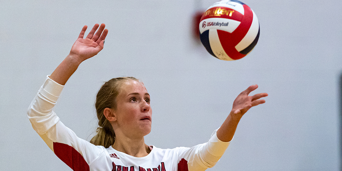 Freshman Setter Isabella Sand (Seymour, CT)
